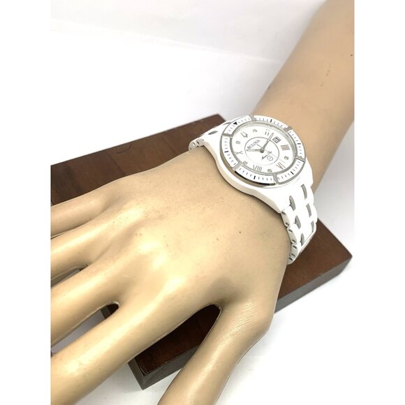 Bulova Women's Watch 98P172 Marine Star Quartz Diamond MOP Dial Ceramic 37mm - Picture 5 of 15